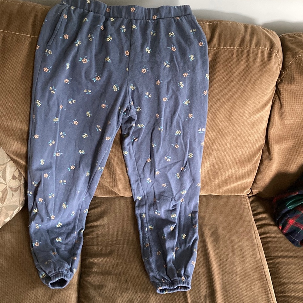 Medium lounge, comfy pants